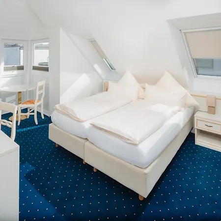 Am Denkmal Hotel *