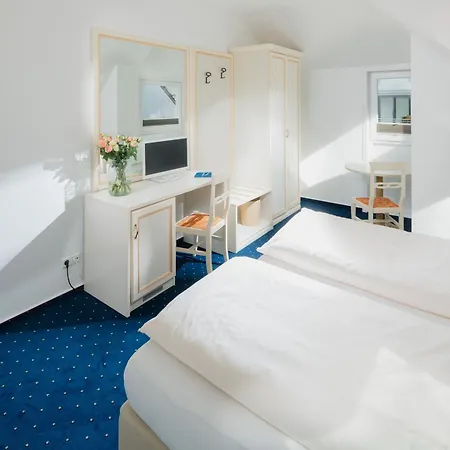 Am Denkmal Otel *