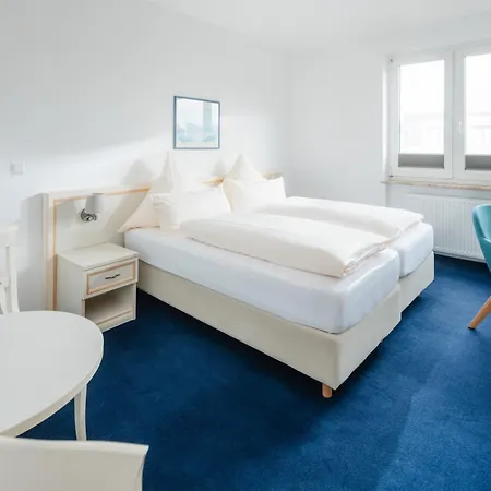 Am Denkmal فندق *