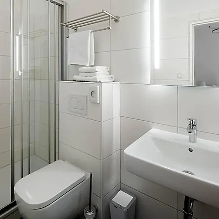 Am Denkmal Otel *
